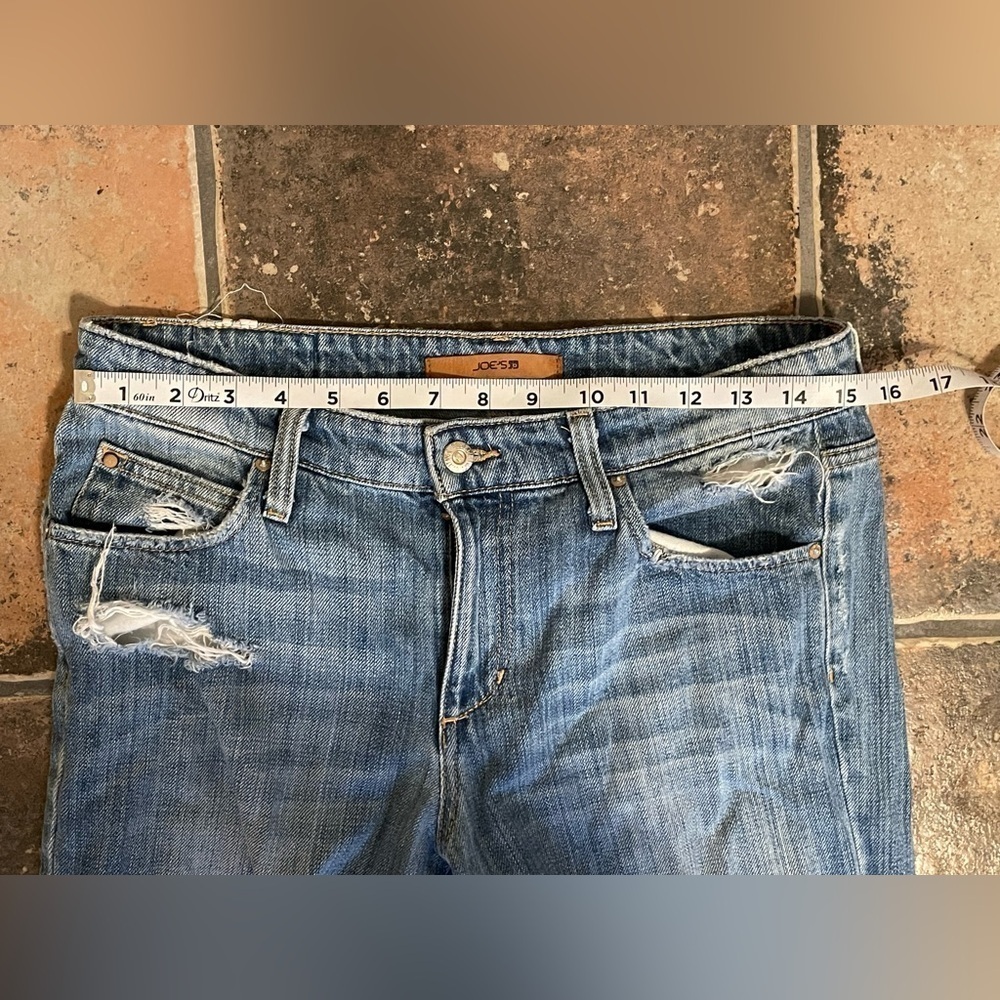 Joe’s Jeans Collector’s Edition The Sawyer Crop Distressed Jeans Size 26 - Picture 7 of 13
